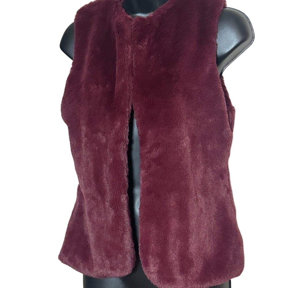 NWOT‎ Beautees Plush Burgundy Faux Fur Vest